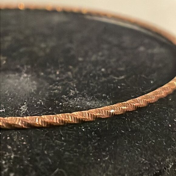Retro 1990s rose gold tone textured diamond etched stackable bangle bracelet - Picture 6 of 9